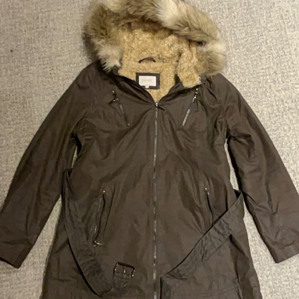 Chic Fur-Trimmed Taupe Brown Coat